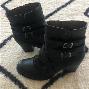 Natural soul black booties